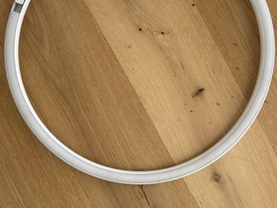 Lámpara de pared LED IKEA VARMBLIXT blanca sin usar