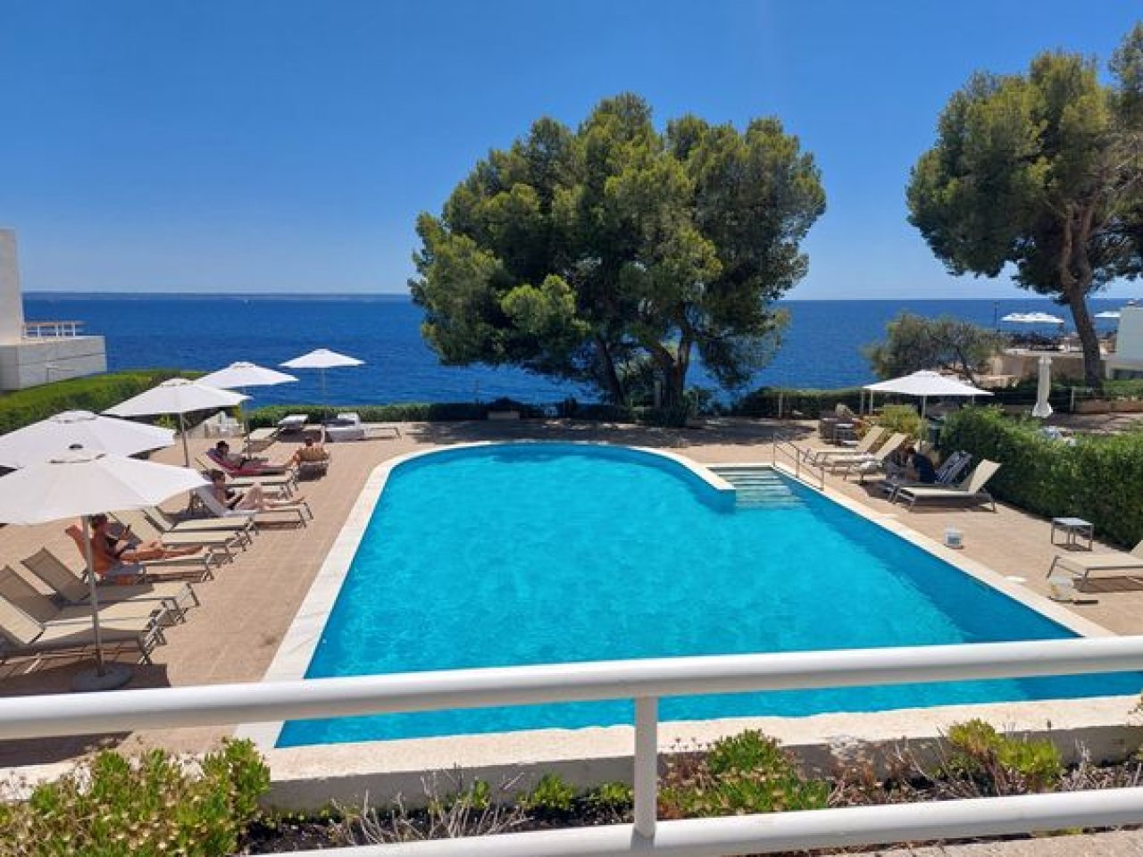 Illetas -Bungalow Wohnung direkt in erster Meereslinie mit Pool !