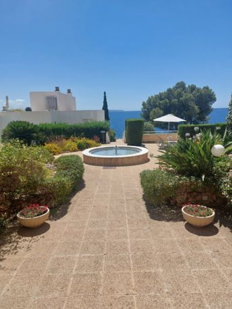 Illetas -Bungalow Wohnung direkt in erster Meereslinie mit Pool !