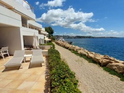 Illetas -Bungalow Wohnung direkt in erster Meereslinie mit Pool !