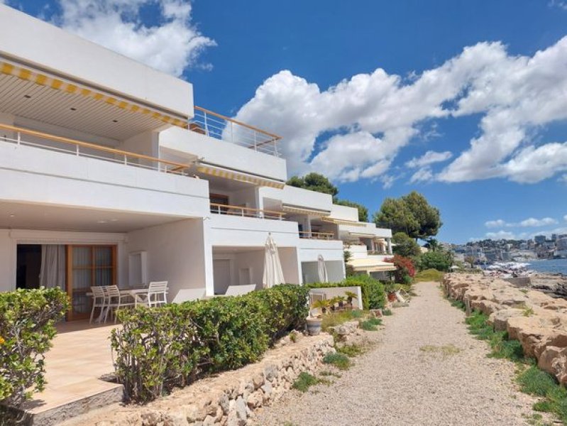 Illetas -Bungalow Wohnung direkt in erster Meereslinie mit Pool !
