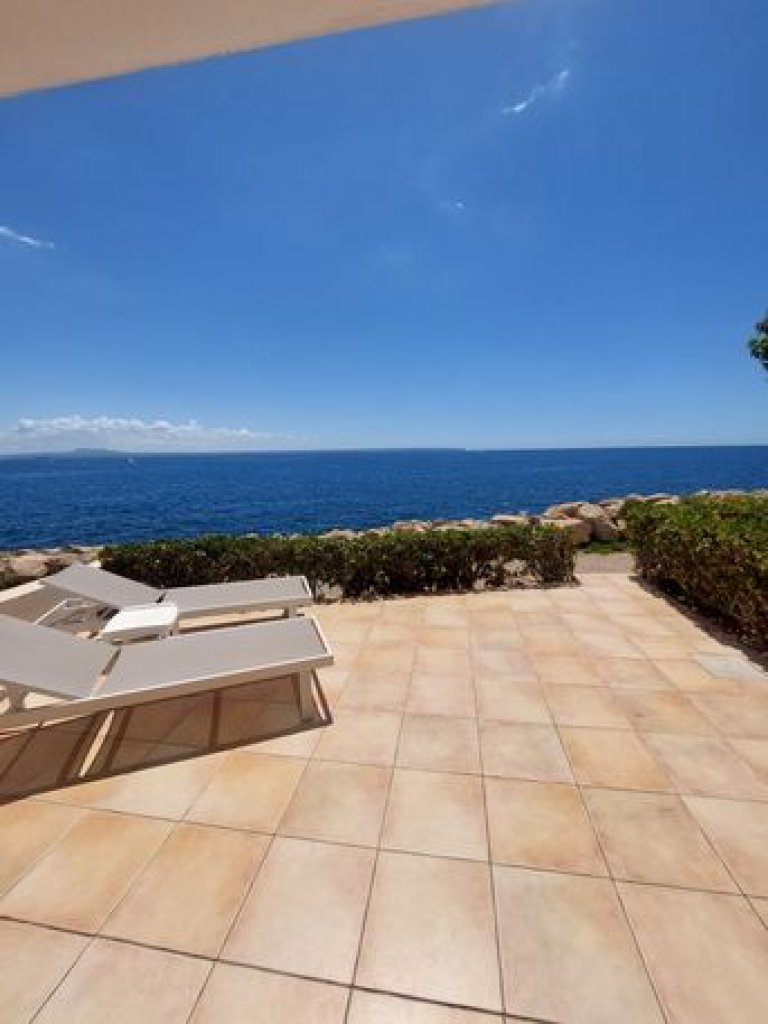 Illetas -Bungalow Wohnung direkt in erster Meereslinie mit Pool !