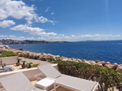 Illetas -Bungalow Wohnung direkt in erster Meereslinie mit Pool !