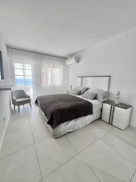 Illetas -Bungalow Wohnung direkt in erster Meereslinie mit Pool !