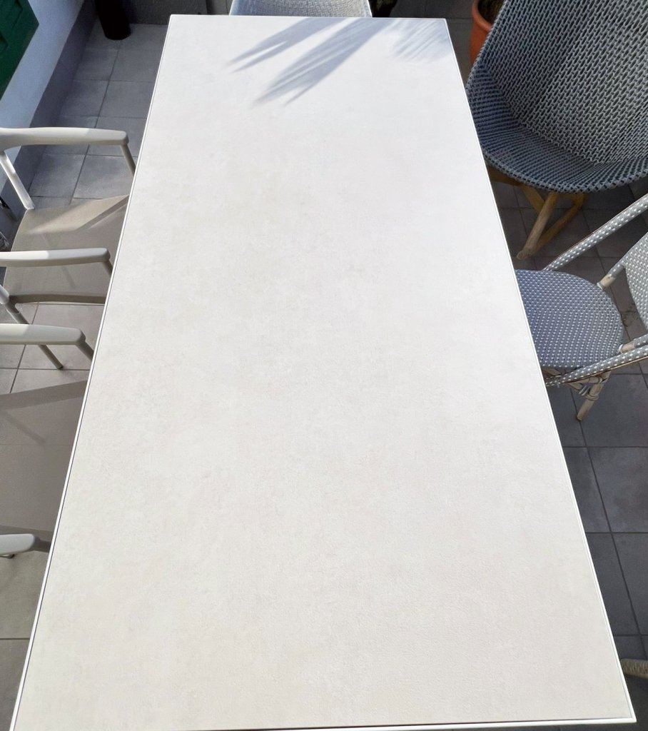 ILLUM Outdoor Designer-Tisch mit Keramikplatte von TRIBU pulverbeschichtet 212 x 100 x 76