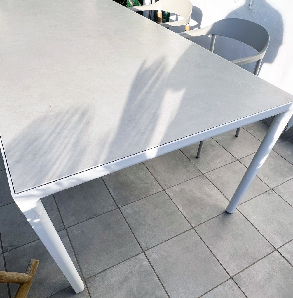 ILLUM Outdoor Designer-Tisch mit Keramikplatte von TRIBU pulverbeschichtet 212 x 100 x 76