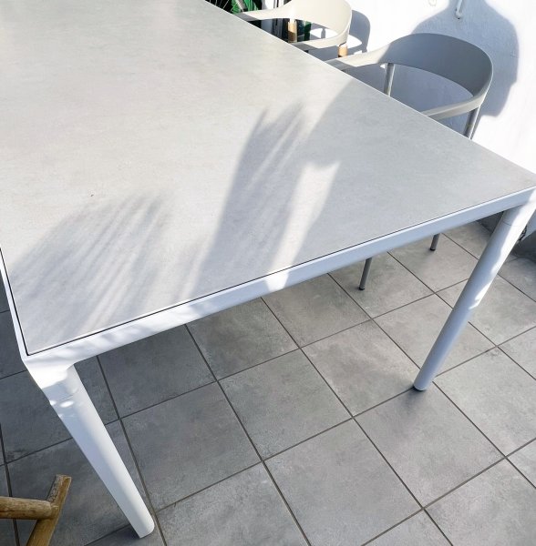 ILLUM Outdoor Designer-Tisch mit Keramikplatte von TRIBU pulverbeschichtet 212 x 100 x 76