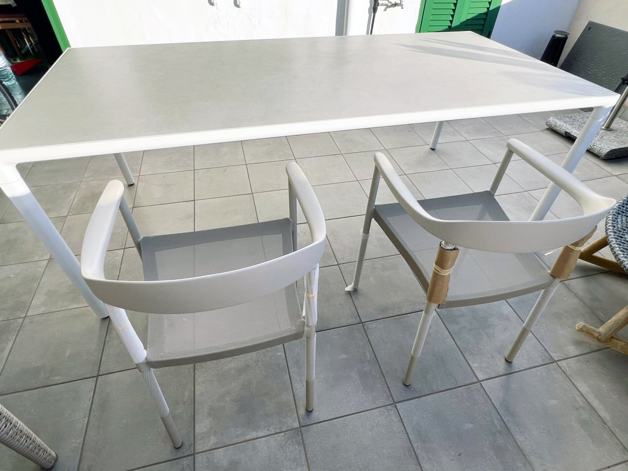 ILLUM Outdoor Designer-Tisch mit Keramikplatte von TRIBU pulverbeschichtet 212 x 100 x 76