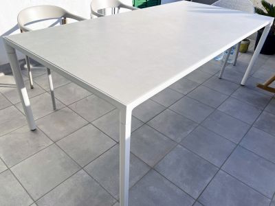 ILLUM Outdoor Designer-Tisch mit Keramikplatte von TRIBU pulverbeschichtet 212 x 100 x 76