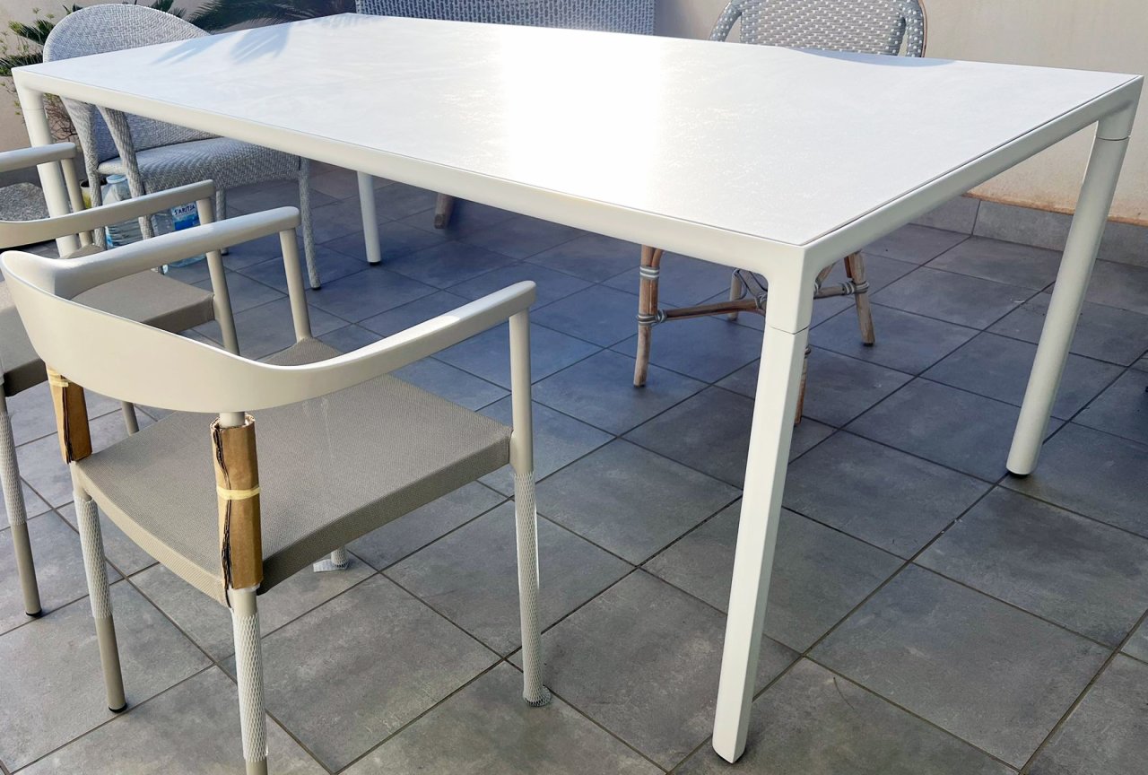 ILLUM Outdoor Designer-Tisch mit Keramikplatte von TRIBU pulverbeschichtet 212 x 100 x 76