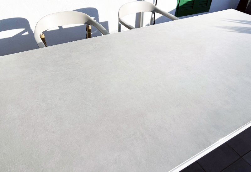 ILLUM Outdoor Designer-Tisch mit Keramikplatte von TRIBU pulverbeschichtet 212 x 100 x 76