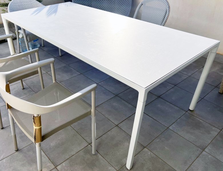 ILLUM Outdoor Designer-Tisch mit Keramikplatte von TRIBU pulverbeschichtet 212 x 100 x 76