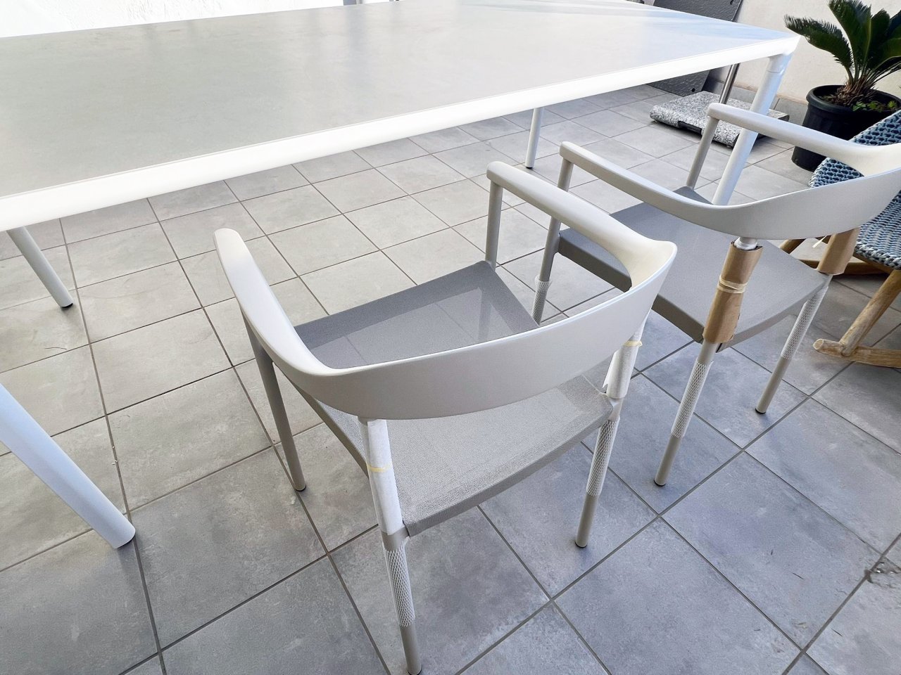 ILLUM Outdoor Designer-Tisch mit Keramikplatte von TRIBU pulverbeschichtet 212 x 100 x 76