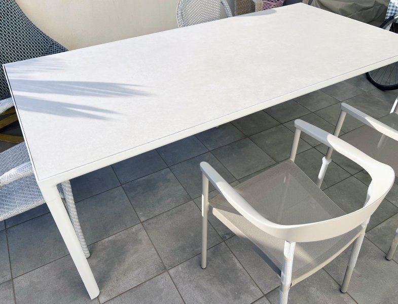 ILLUM Outdoor Designer-Tisch mit Keramikplatte von TRIBU pulverbeschichtet 212 x 100 x 76