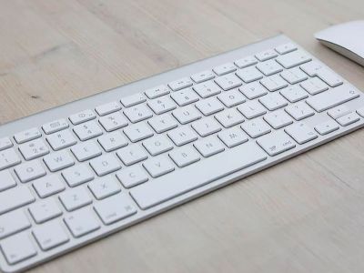 iMac 21,5" 4K (Wie NEU OVP)  Intel i5 Festplatte: 1 TB  Komplettset inkl. Magic Mouse & Tastatur
