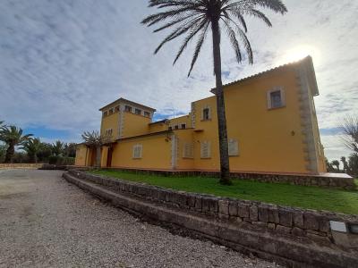 Impressive finca with guest wing, heating, pool near Felanitx - Petra -- F 64