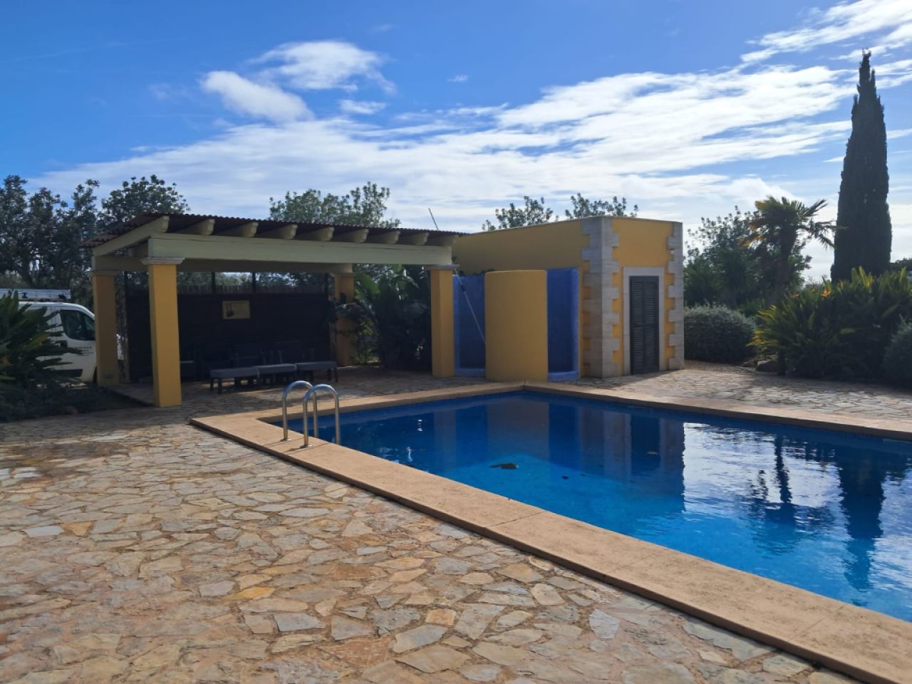 Impressive finca with guest wing, heating, pool near Felanitx - Petra -- F 64
