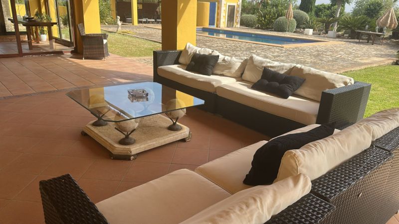 Imposing finca with sep. guest house and all extras near Petra - Manacor -- F 64 VK