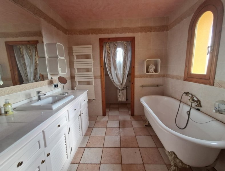 Imposante Finca mit sep. Gästehaus und allen Extras bei Petra- Manacor -- F 64 VK