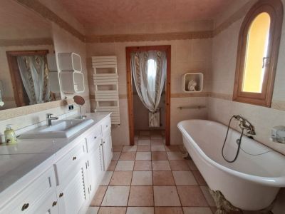 Imposante Finca mit sep. Gästehaus und allen Extras bei Petra- Manacor -- F 64 VK