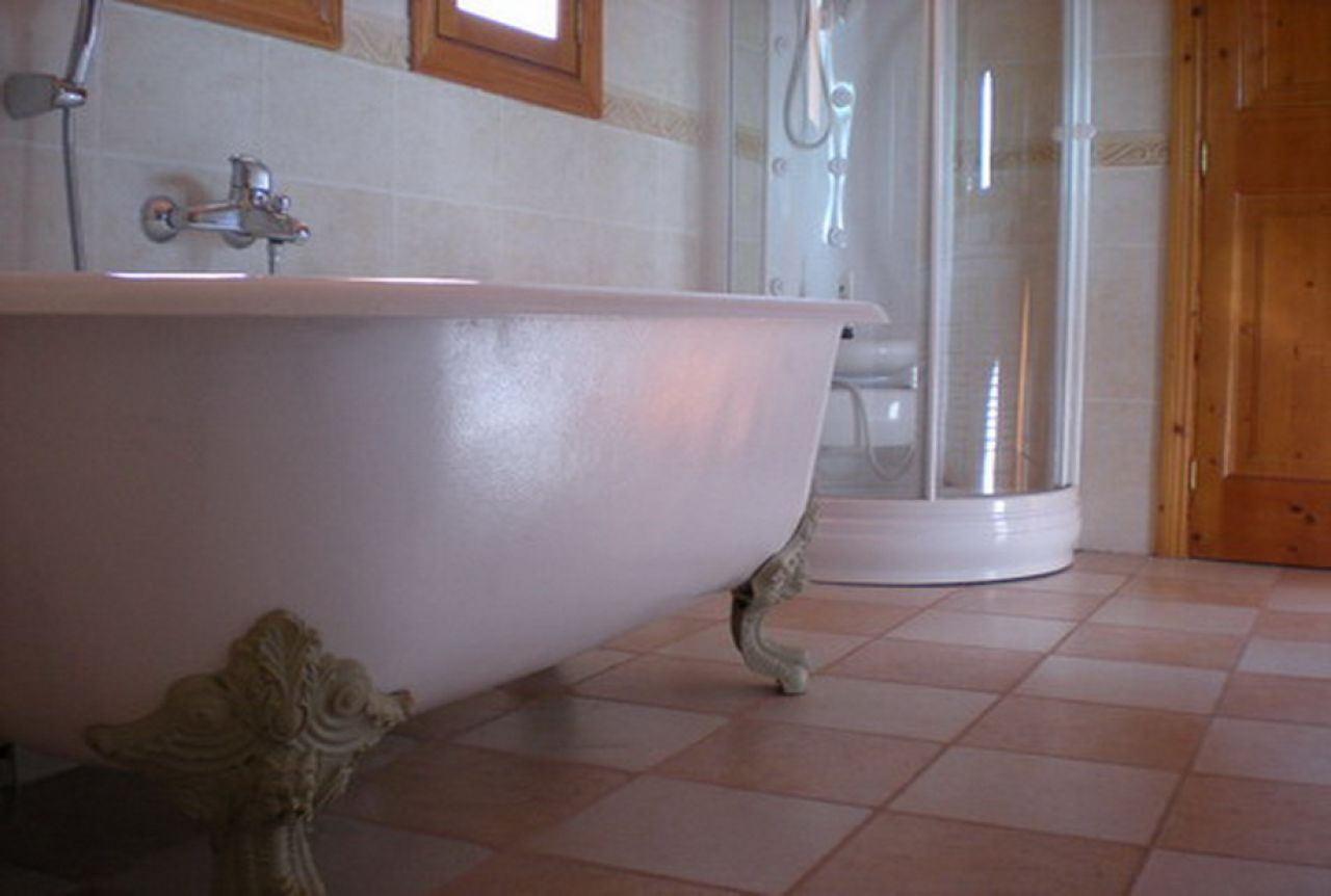 Imposing finca with sep. guest house and all extras near Petra - Manacor -- F 64 VK