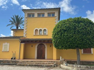 Imposing finca with sep. guest house and all extras near Petra - Manacor -- F 64 VK