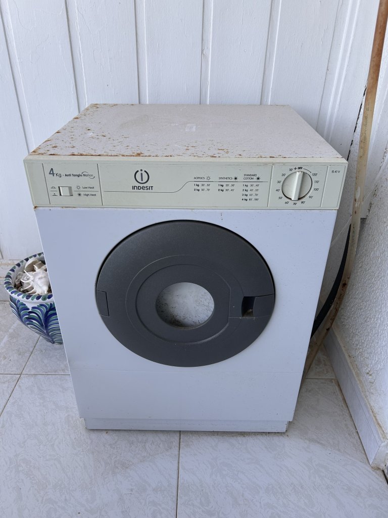 Secadora Indesit Mini 4kg  Secadora de evacuación compacta (Ideal para espacios pequeños / balcón)