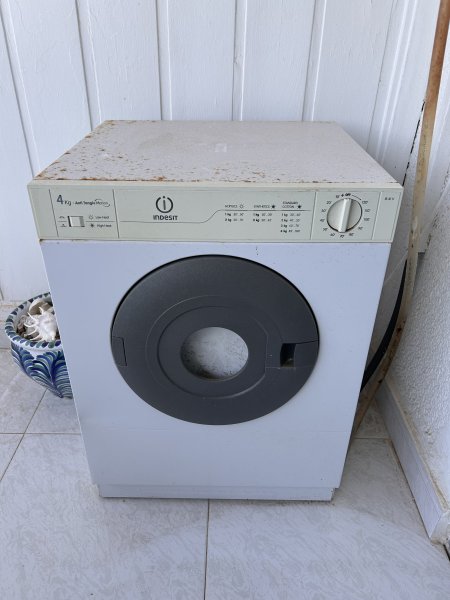 Secadora Indesit Mini 4kg  Secadora de evacuación compacta (Ideal para espacios pequeños / balcón)