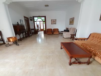 Inversión: Casa de pueblo de 3 plantas con patio y terrazas en Ses Salines -- L 35