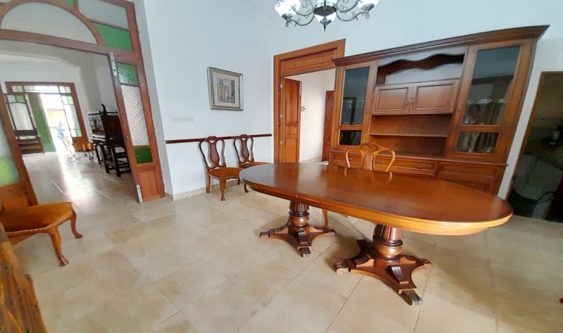 Inversión: Casa de pueblo de 3 plantas con patio y terrazas en Ses Salines -- L 35