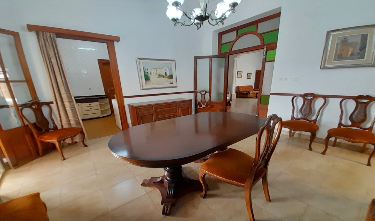 Inversión: Casa de pueblo de 3 plantas con patio y terrazas en Ses Salines -- L 35