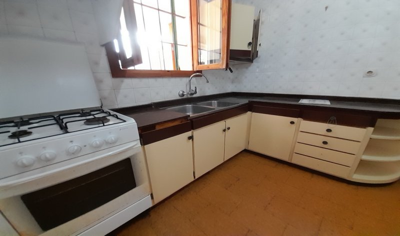 Inversión: Casa de pueblo de 3 plantas con patio y terrazas en Ses Salines -- L 35