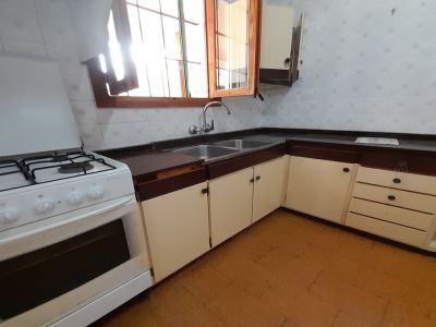 Inversión: Casa de pueblo de 3 plantas con patio y terrazas en Ses Salines -- L 35