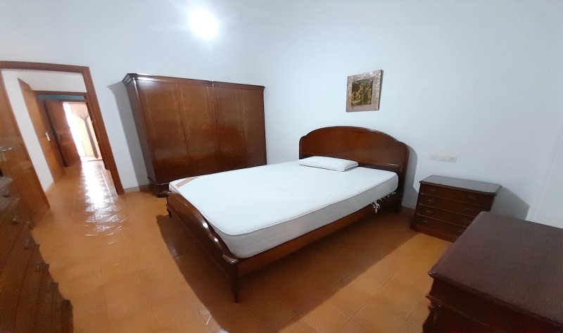 Inversión: Casa de pueblo de 3 plantas con patio y terrazas en Ses Salines -- L 35