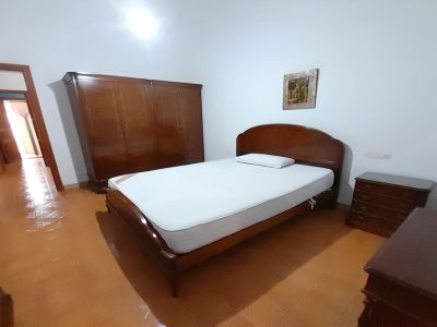 Inversión: Casa de pueblo de 3 plantas con patio y terrazas en Ses Salines -- L 35