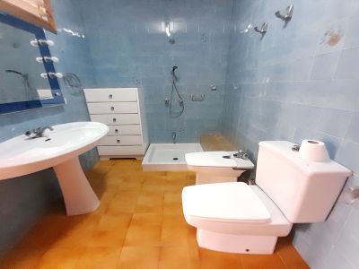 Inversión: Casa de pueblo de 3 plantas con patio y terrazas en Ses Salines -- L 35