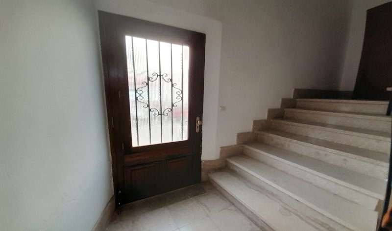 Inversión: Casa de pueblo de 3 plantas con patio y terrazas en Ses Salines -- L 35