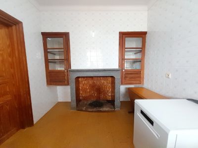 Inversión: Casa de pueblo de 3 plantas con patio y terrazas en Ses Salines -- L 35