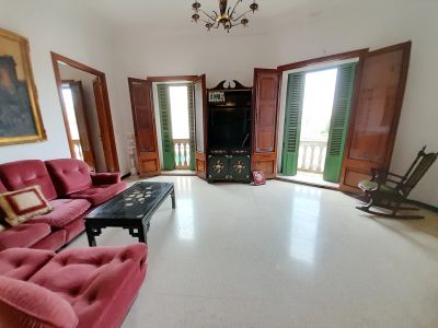 Inversión: Casa de pueblo de 3 plantas con patio y terrazas en Ses Salines -- L 35
