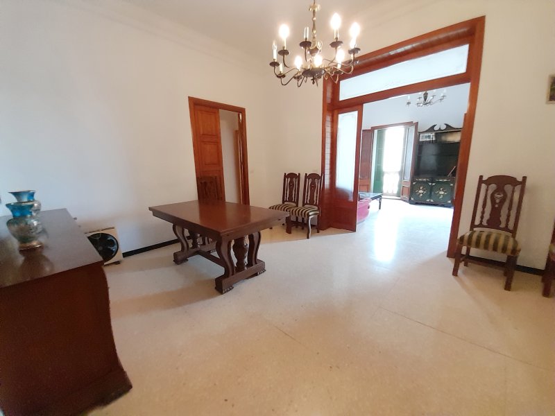 Inversión: Casa de pueblo de 3 plantas con patio y terrazas en Ses Salines -- L 35