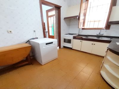 Inversión: Casa de pueblo de 3 plantas con patio y terrazas en Ses Salines -- L 35