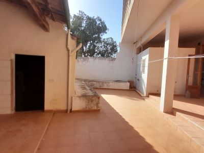 Inversión: Casa de pueblo de 3 plantas con patio y terrazas en Ses Salines -- L 35