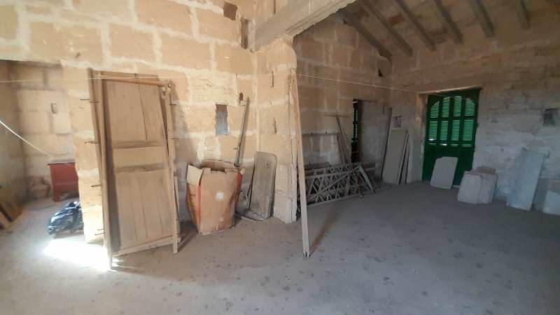 Inversión: Casa de pueblo de 3 plantas con patio y terrazas en Ses Salines -- L 35