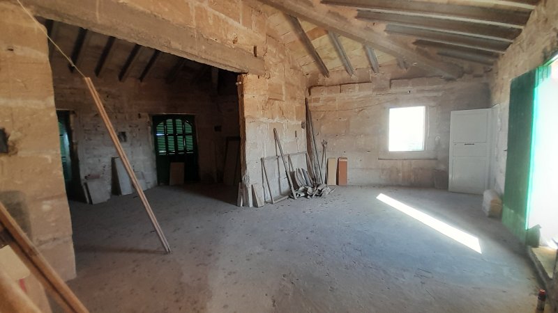 Inversión: Casa de pueblo de 3 plantas con patio y terrazas en Ses Salines -- L 35