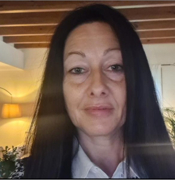 Irish woman with papers seeks any work