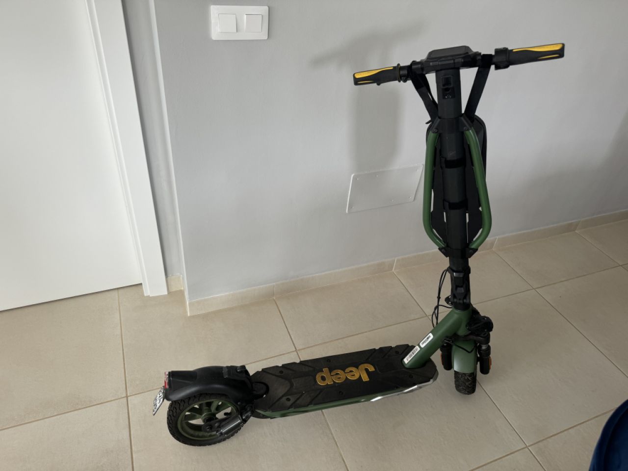 Jeep E-Scooter 2XE Adventurer Elektroroller 10W Grün