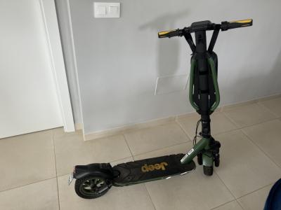 Jeep E-Scooter 2XE Adventurer Elektroroller 10W Grün