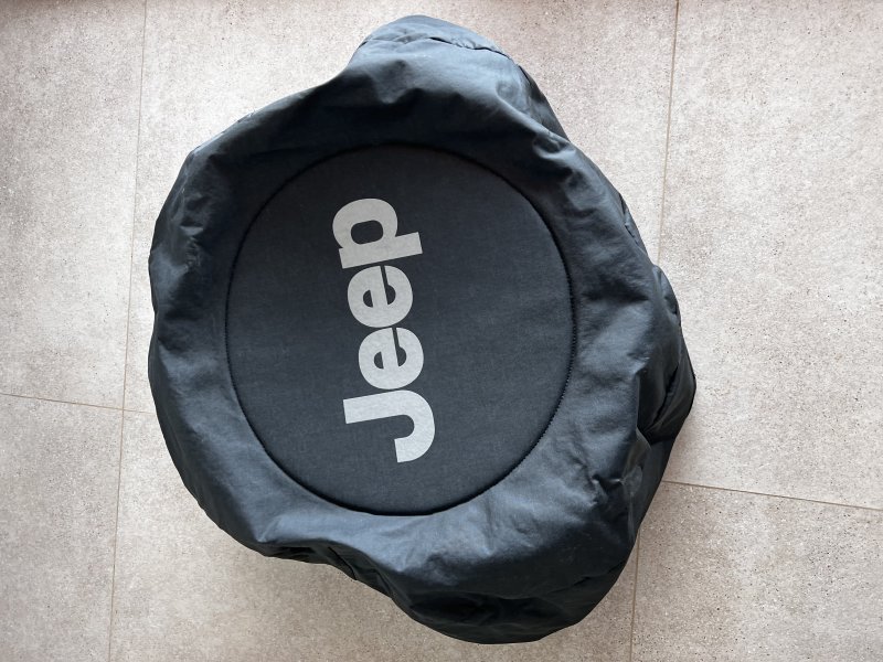 Jeep Wrangler Fußmatten Original und Reserveradabdeckung Top Zustand