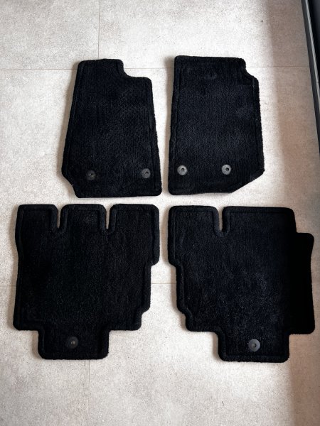 Jeep Wrangler Fußmatten Original und Reserveradabdeckung Top Zustand
