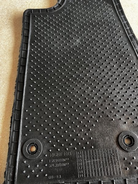 Jeep Wrangler Fußmatten Original und Reserveradabdeckung Top Zustand